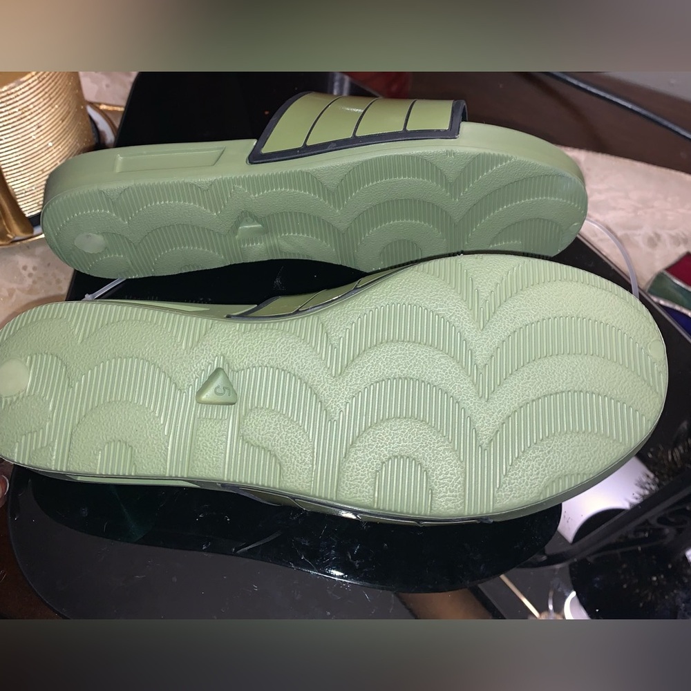 Goats Pool Slippers - Picture 2 of 2